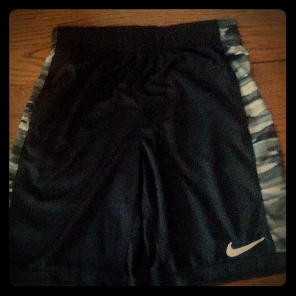 Boys nike shorts *NEW* w/o tags size large youth